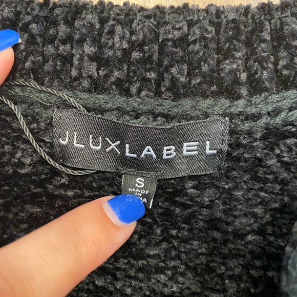 SOLD: Cropped black knitted top - Picture 2 of 3